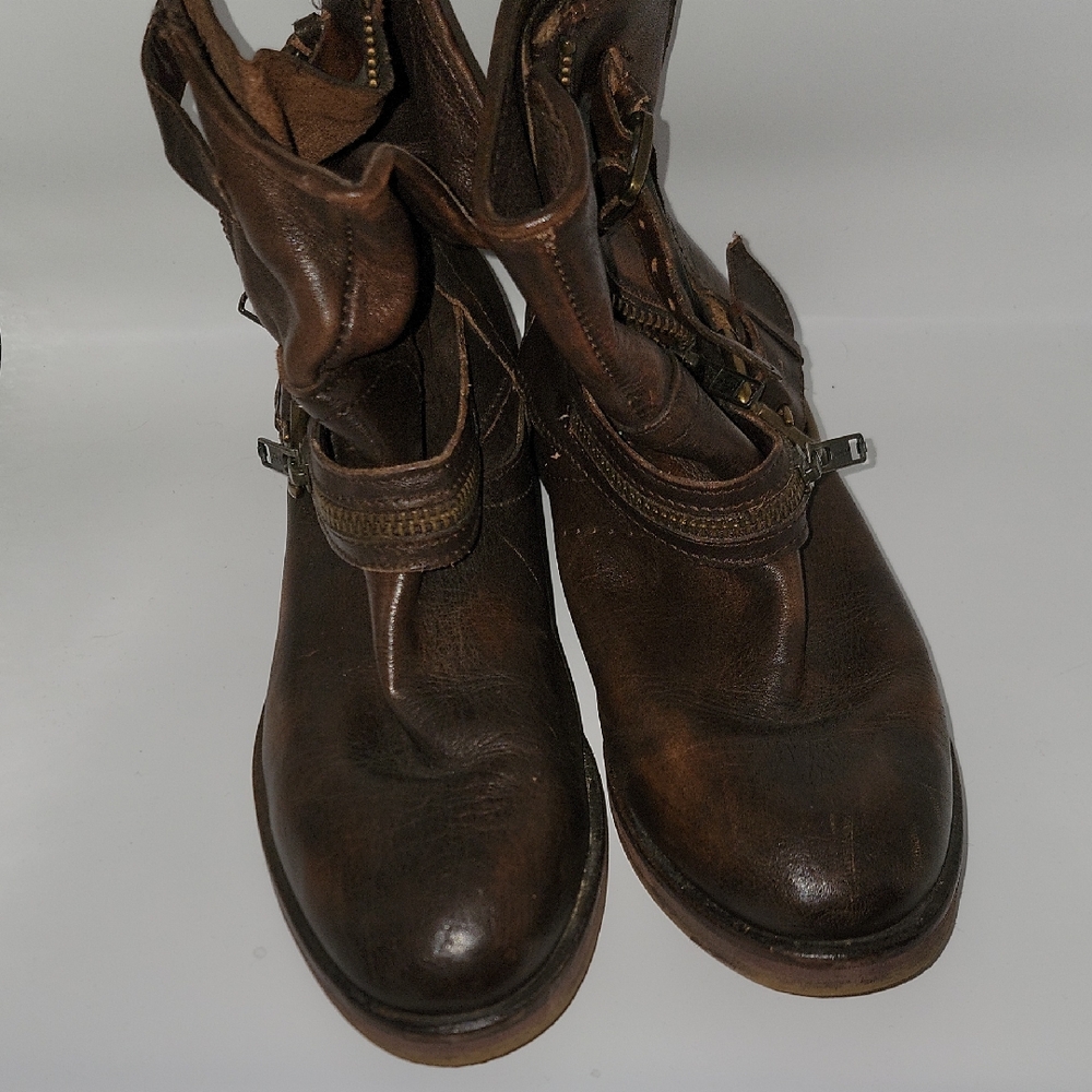 TREASURE & BOND DISTRESSED BROWN LEATHER ANKLE BOOTIE US 6.5